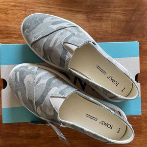 NWT Toms Alpargata Mallow Taupe Gray Forest Camo Print Slip-On Shoes Size 7.5